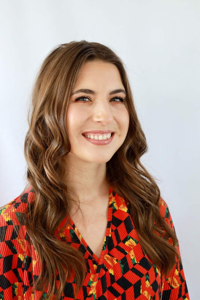 Portrait of Fru Pinter, brand designer and founder of The Aha Moment.